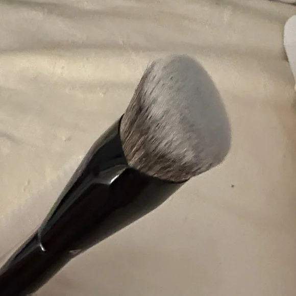 Sephora Pro Brush Foundation 40 BNIB - Picture 3 of 3